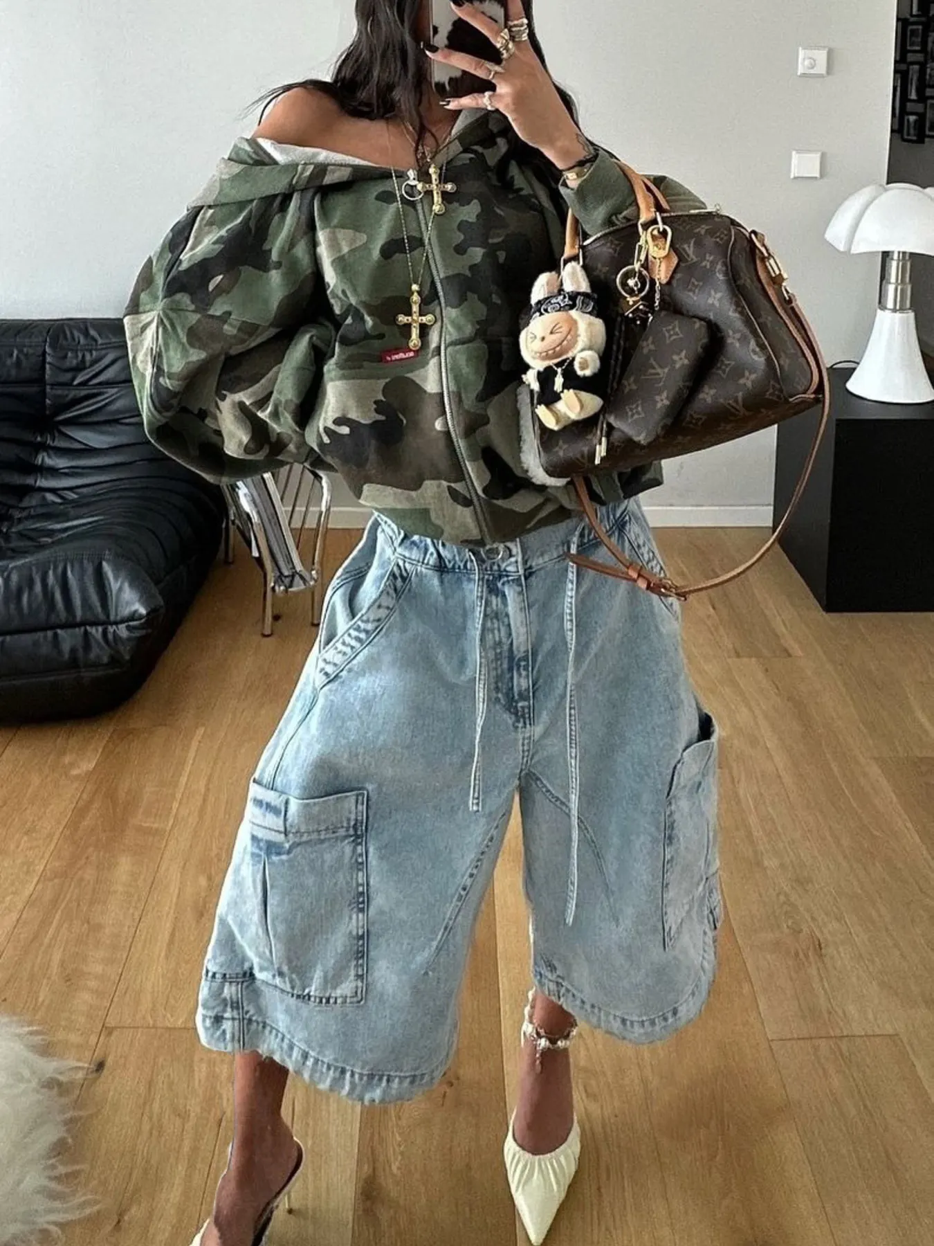 Washed Multi‑Pocket Cargo Loose Fit Capri Jeans